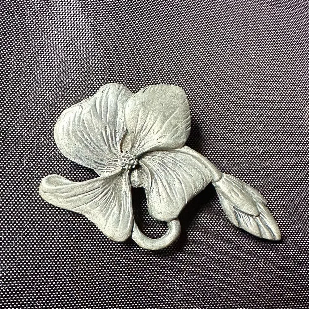 Vintage Pewter Floral Brooch Pin Pendant, 1993 Blue Mist Pewter Ltd
